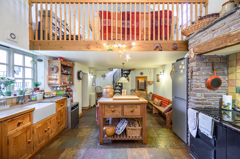 Kitchen- click for photo gallery
